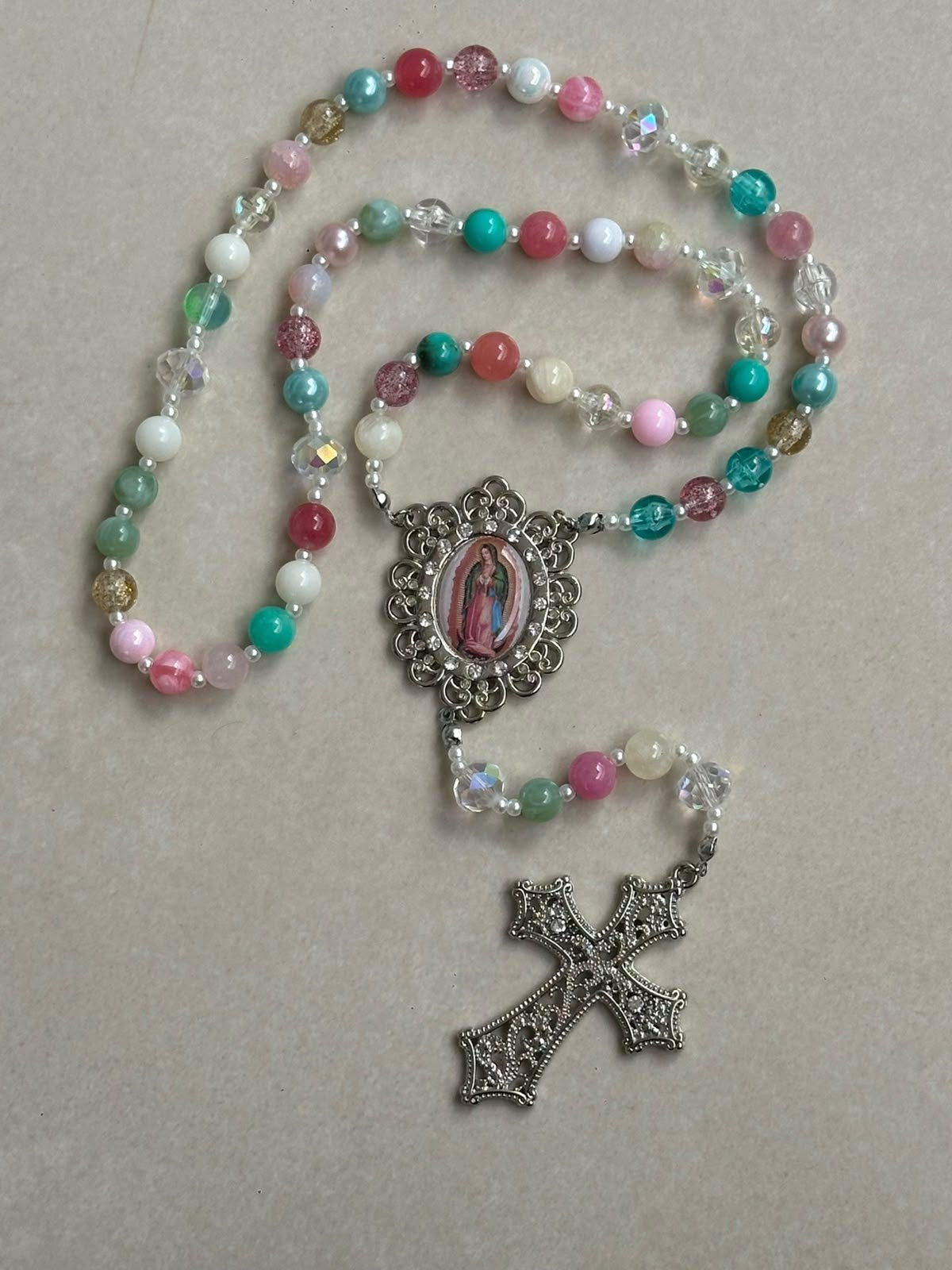 Terço Colorido Guadalupe – prata