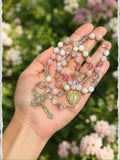 Terço Rosa Crucifixo – dourado