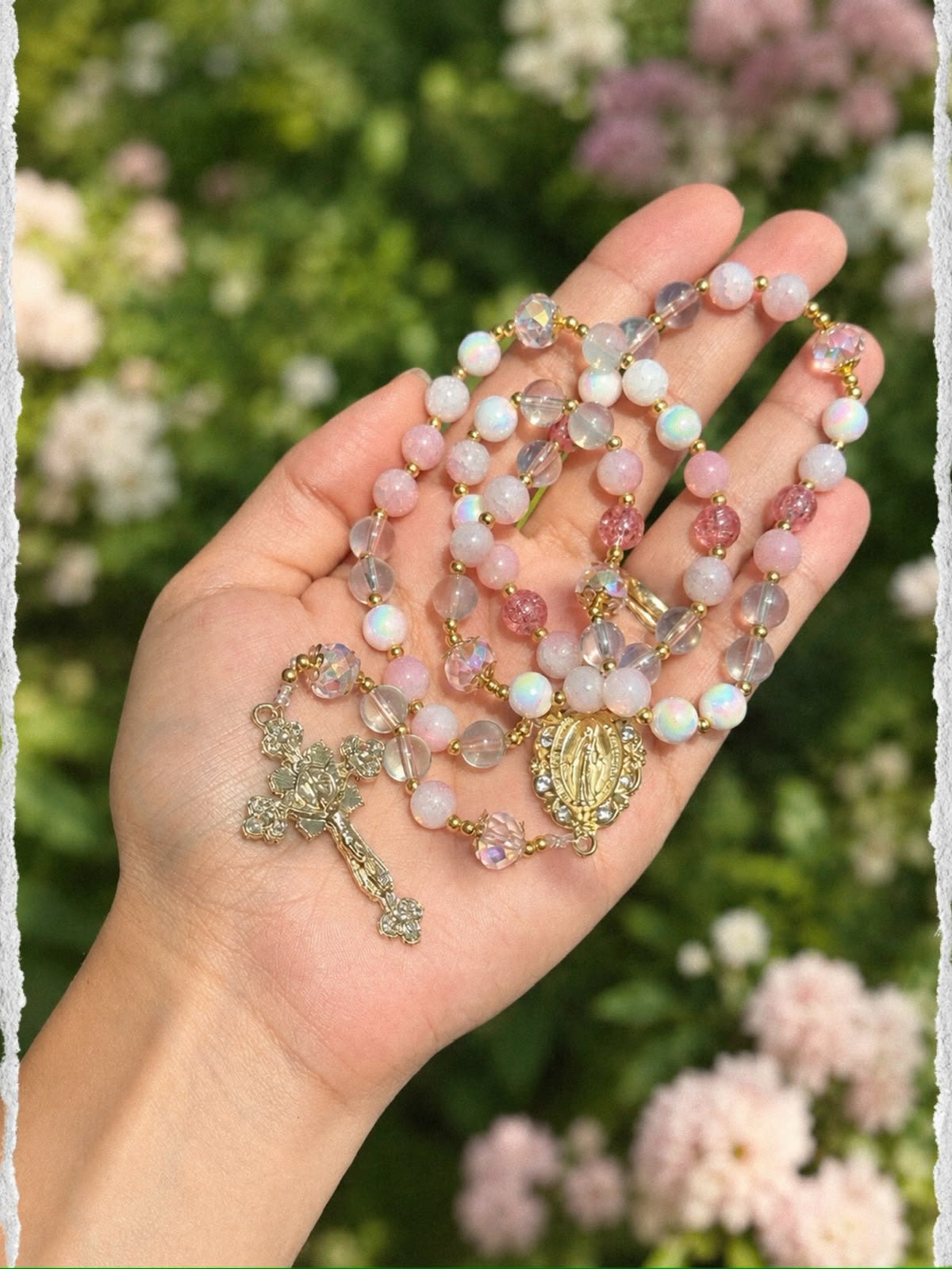 Terço Rosa Crucifixo – dourado